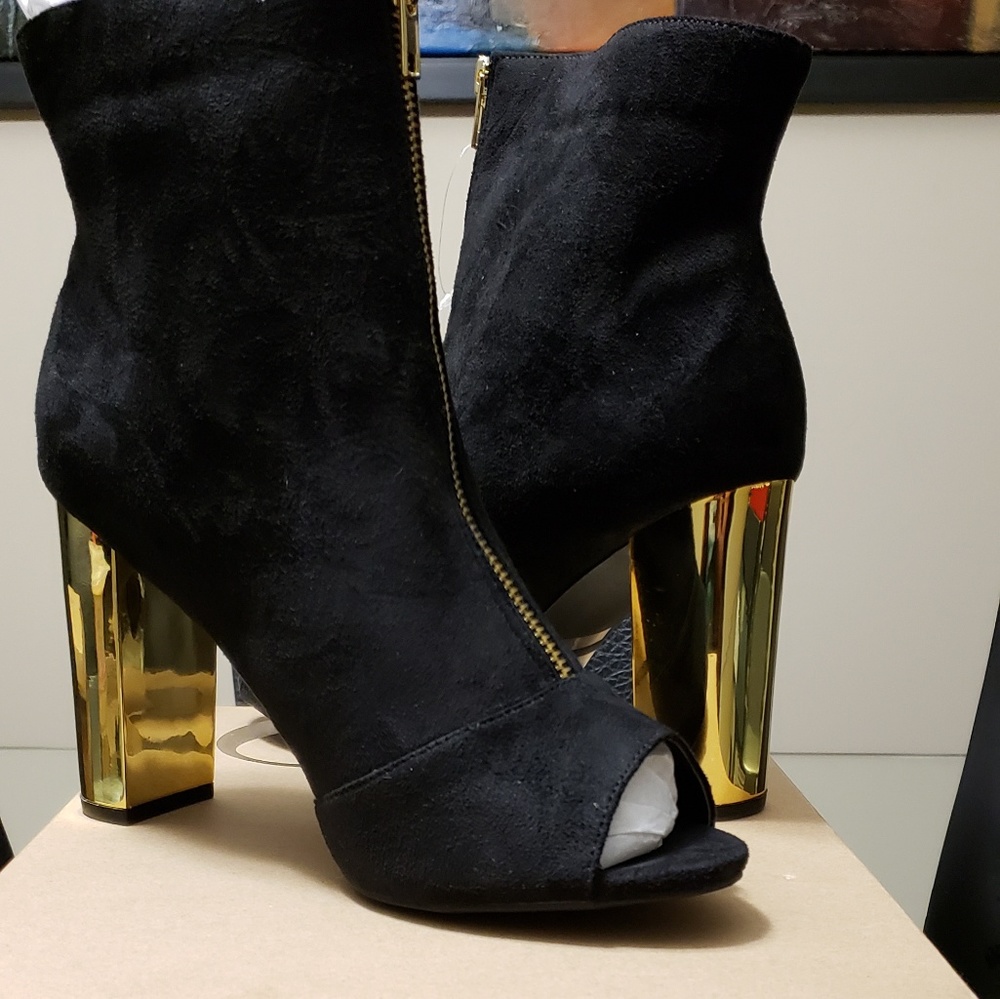 Blk & Gold Heel